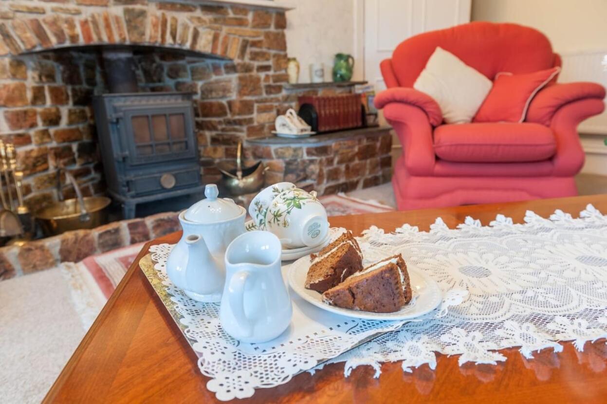 オークハンプトン Knole Farm Bed & Breakfast エクステリア 写真